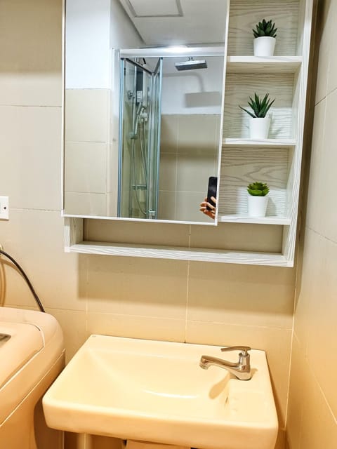 Fame Residence Tower 1 Cozy Hotel Style 1 Bedroom with Balcony pool View Apartment hotel in Mandaluyong