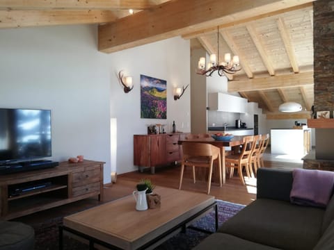 TV and multimedia, Living room, Photo of the whole room, Seating area