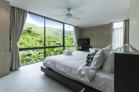 Bed, Photo of the whole room, Bedroom, Mountain view