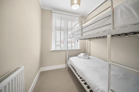 3-bedroom house in Hornchurch Apartment in Romford