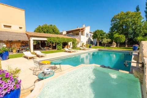 Belle villa provençale et dépendances dans un domaine de 2 Ha piscine, sauna, balnéo House in Provence-Alpes-Côte d'Azur