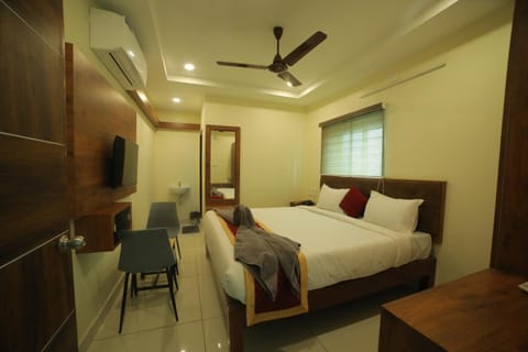 Bed, TV and multimedia, Photo of the whole room, Bedroom, air conditioner