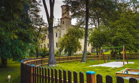 Zamek Dobroszyce Apartment hotel in Lower Silesian Voivodeship