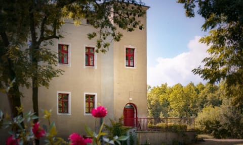 Zamek Dobroszyce Apartment hotel in Lower Silesian Voivodeship