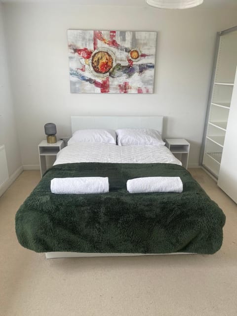 Bedroom, towels