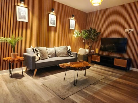 Communal lounge/ TV room, TV and multimedia, Living room, Seating area, Evening entertainment