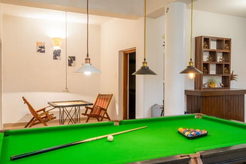 Billiard, Game Room