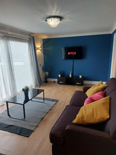 TV and multimedia, Living room, Seating area