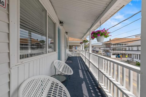 Stylish 1BR Suite Steps to the Beach (467) Apartment in Old Orchard Beach