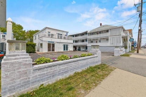 Spacious Family Suite Steps to the Beach (444) Apartment in Old Orchard Beach