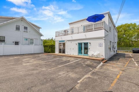 Cozy King Suite Steps to the Beach (441) Apartment in Old Orchard Beach