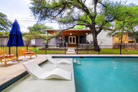 Property building, Patio, Garden, Garden view, Pool view, Swimming pool, Swimming pool, Sports, sunbed