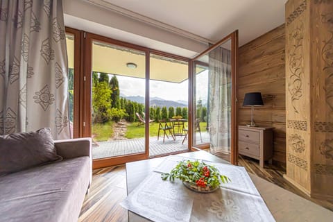 Living room, Garden view, Mountain view