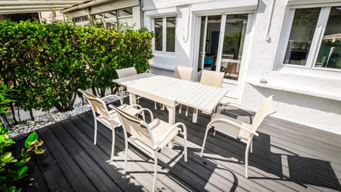 Patio, Dining area
