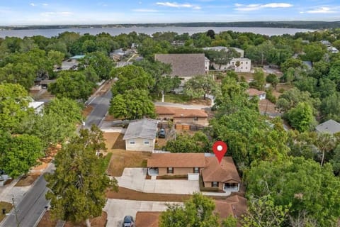 Property building, Neighbourhood, Bird's eye view, Street view, Location