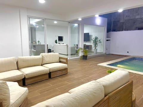 Casa Vacacional a 5 minutos del Aeropuerto by drvacationsrental House in Santo Domingo Este