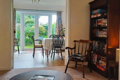 Library, Dining area, Garden view