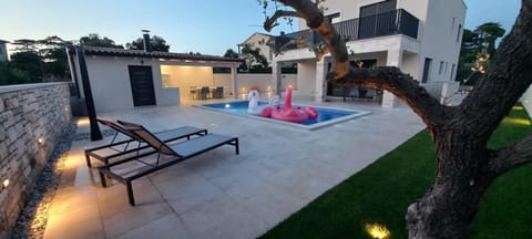 Property building, Patio, Natural landscape, Garden, Garden view, Pool view, Swimming pool, sunbed