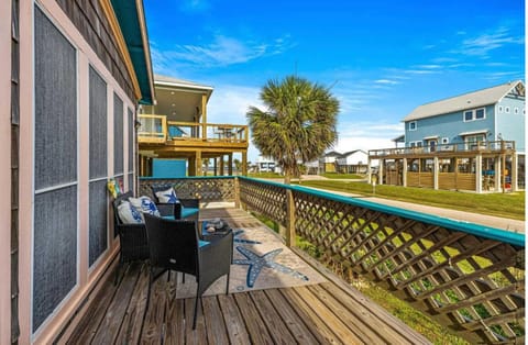 Near the Beach and Accommodates 13 Comfortably House in Alvin