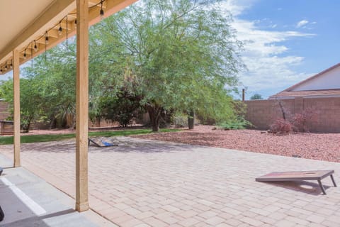 Modern House with Office Cornhole Near Freeways House in Gilbert