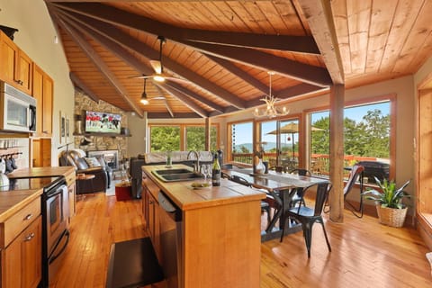 Beech Mountain Place House in Beech Mountain