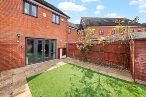 Property building, Spring, Day, Garden, Garden view