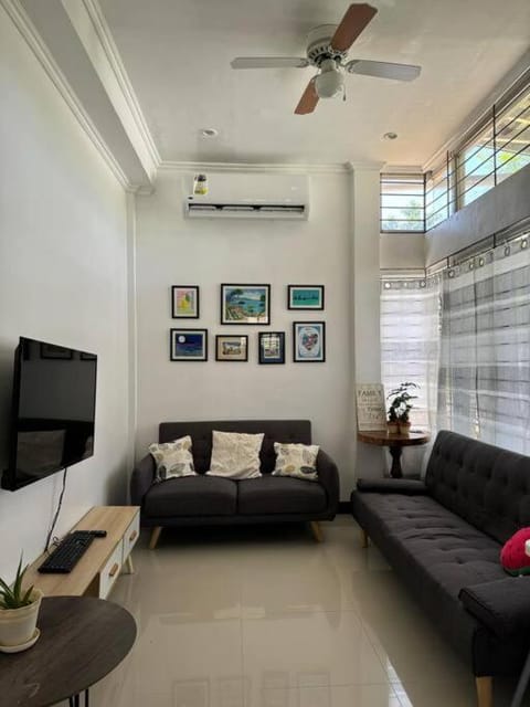 TV and multimedia, Living room, Seating area, air conditioner