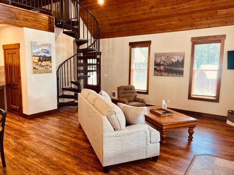 Elk Ridge Village 301D Cozy Cabin with views of Flathead Lake and the mountains Maison in Lakeside