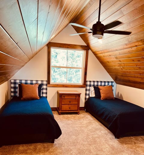 Elk Ridge Village 301D Cozy Cabin with views of Flathead Lake and the mountains Maison in Lakeside