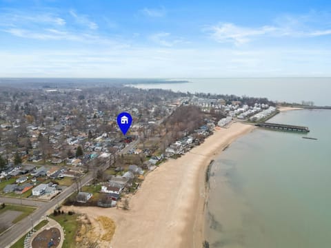 Nearby landmark, Day, Neighbourhood, Natural landscape, Bird's eye view, Beach, Lake view, Location