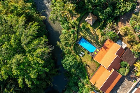 Property building, Bird's eye view, View (from property/room), Garden view, River view, Swimming pool