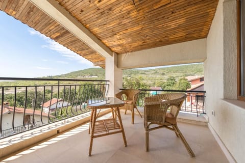 Patio, Day, View (from property/room), Balcony/Terrace, Living room, Seating area, Dining area