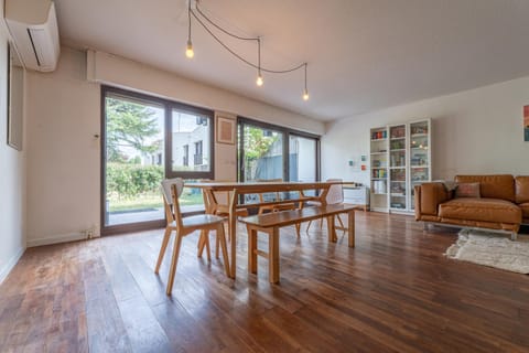 Living room, Seating area, Dining area