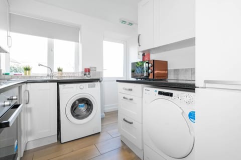 Kitchen or kitchenette, washing machine