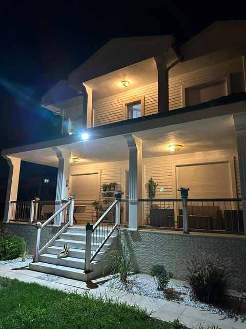 Property building, Facade/entrance, Night