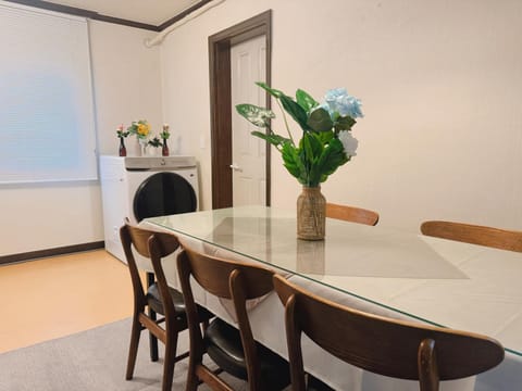 House9 ,Premium Exclusive Living space, Room Options Available, Superb Location, elevator O , hills X, stairs X , 4min from subway and bus station Villa in Seoul