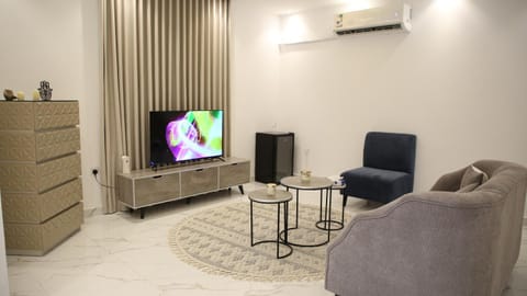 TV and multimedia, Living room, Seating area, air conditioner