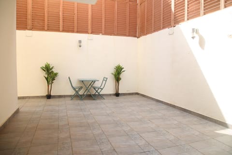 Garden, Dining area