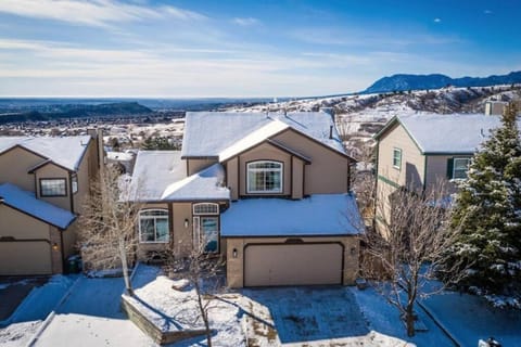 Hot Tub Air Hockey Gorgeous Views House in Colorado Springs