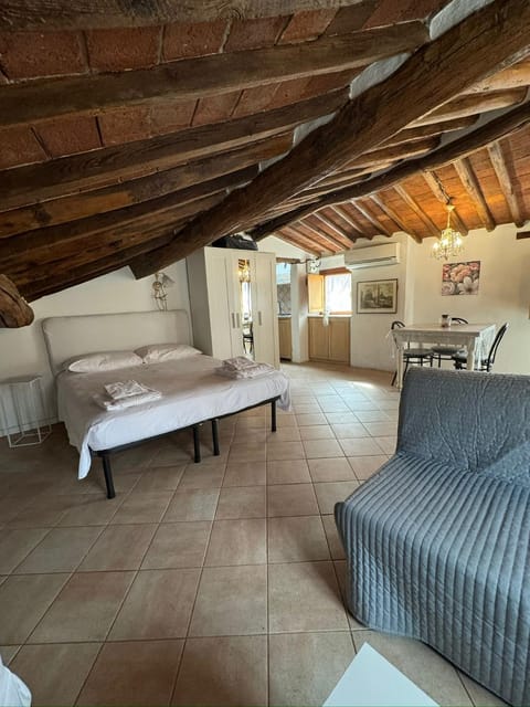 Bed, Photo of the whole room, Seating area, Bedroom