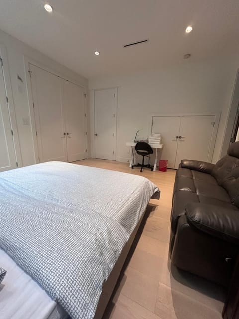 King Size Bedroom with Private Bath & Living Room Vacation rental in Vancouver