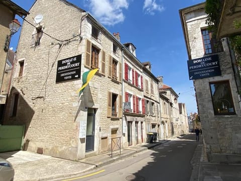 Property building, Neighbourhood, City view, Street view, Location