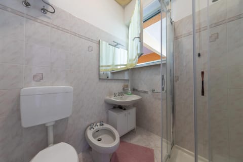 Shower, Toilet, Bathroom, bidet