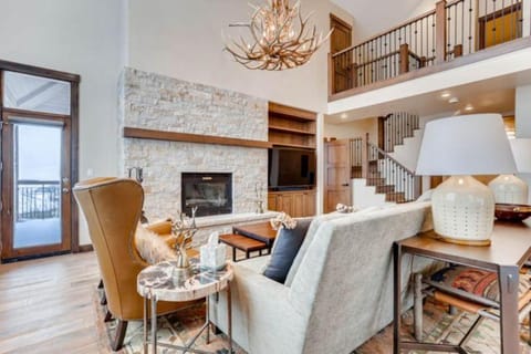 Highlands Lodge 403 Penthouse by East West Hospitality Apartment in Beaver Creek