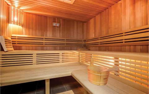 Cozy Home In Mravince With Sauna Casa in Split-Dalmatia County