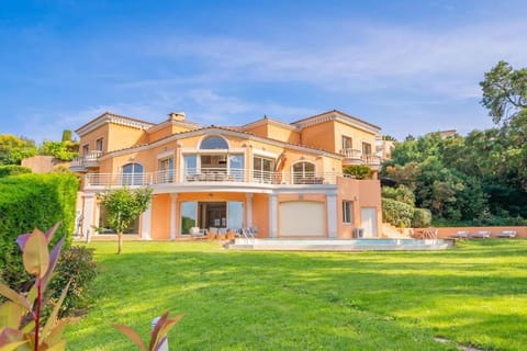 Logement entier villa de luxe avec vue mer Villa in Mandelieu-La Napoule