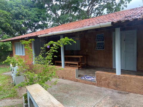 Quarto privativo chácara pé na roça Campground/ 
RV Resort in Brotas