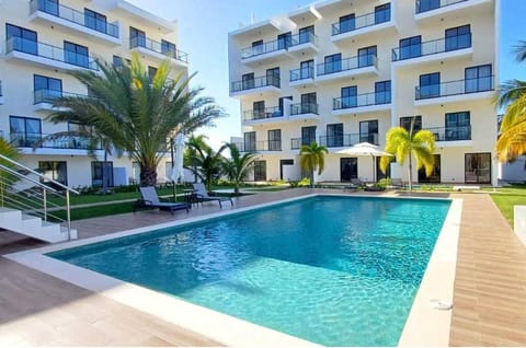 Property building, Pool view