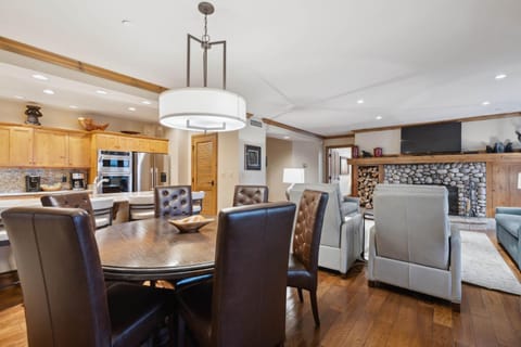 Hyatt Condominium 01 by East West Hospitality Apartment in Beaver Creek