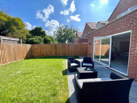 Brand NEW detached house close to Gloucester Docks, Quays, and City Centre Apartment in Gloucester